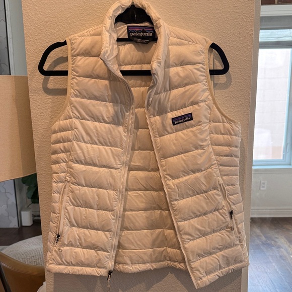 Patagonia Jackets & Blazers - Patagonia Women's White Quilted Vest